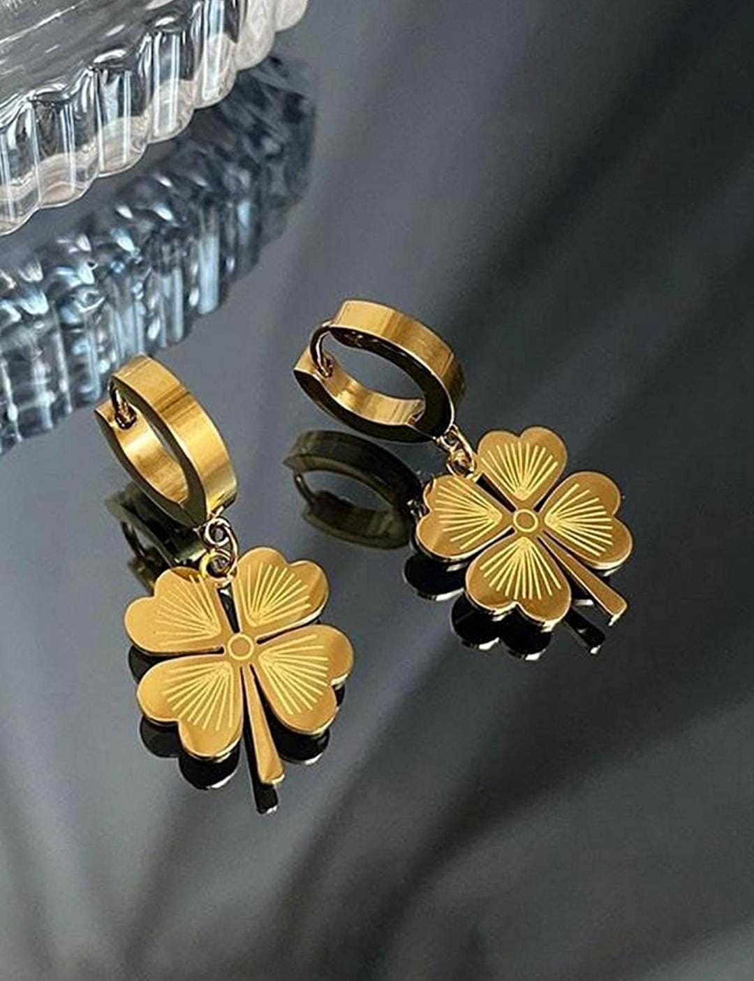 Clover Hanging Ear Plugs